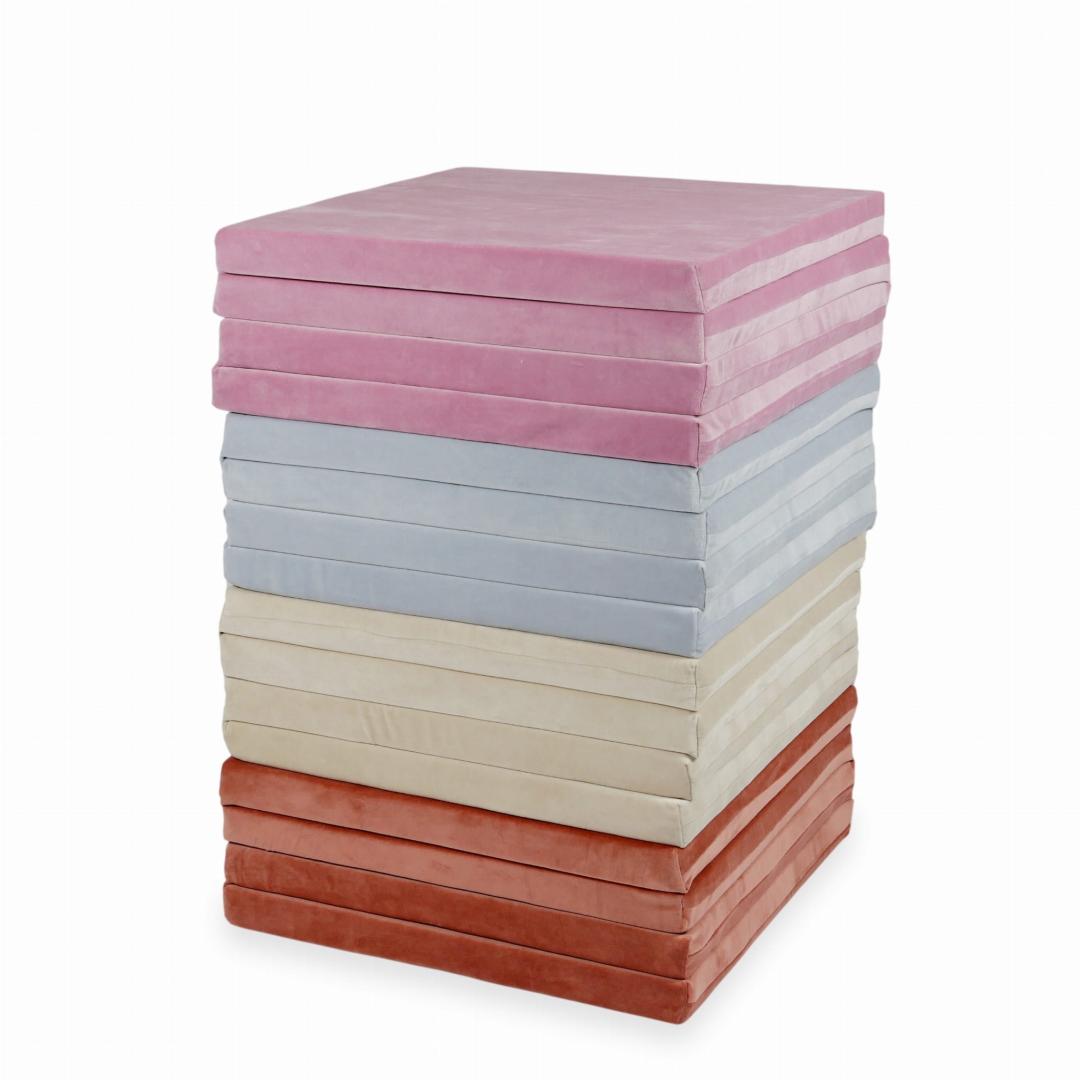mimii-maty-do-zabawy-kwadratowe-skladane-120x120cm-kolekcja-velvet-soft.jpeg